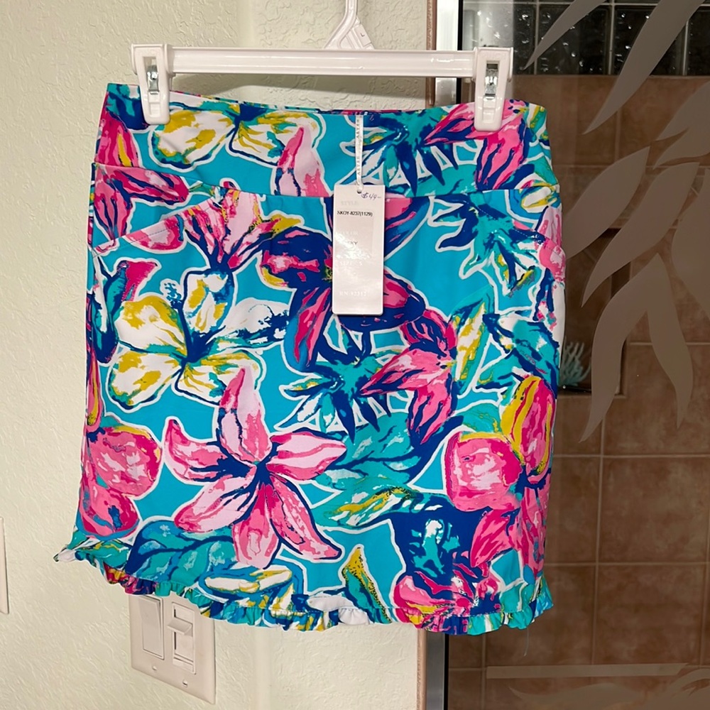 An tennis or pickle ball skirt. Never worn size small. Material is stretchy.